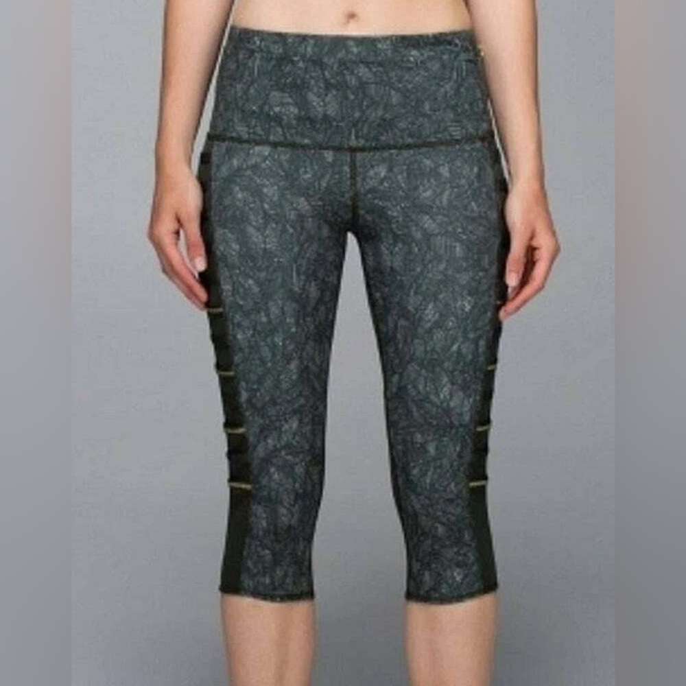 Lululemon Cropped Active Leggings
